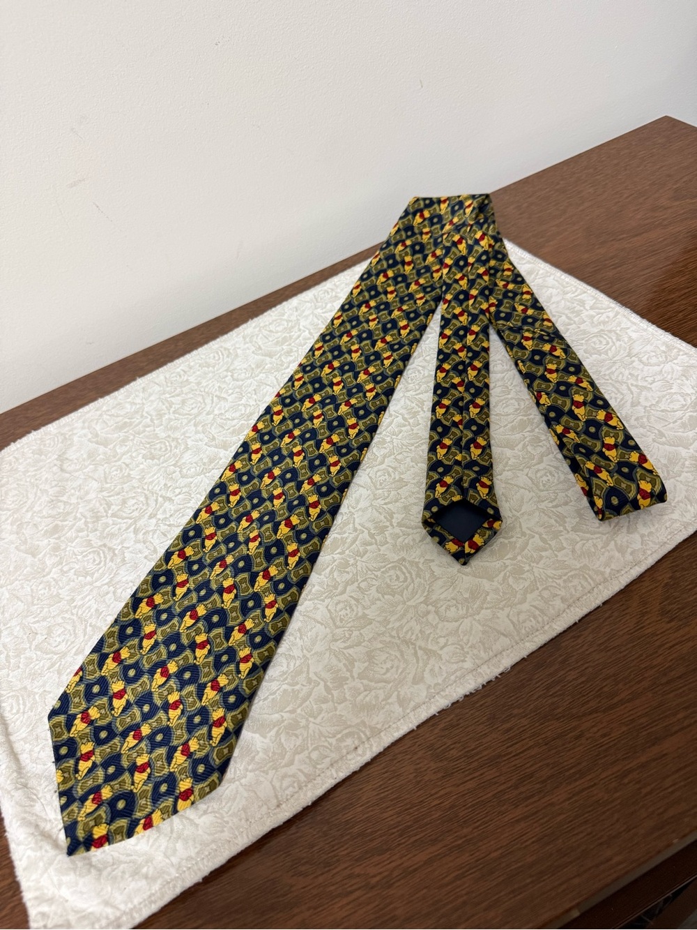 Disney’s Winnie The Pooh Men’s Neck Tie Formal Night Cruise Collectible